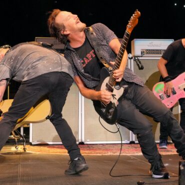 pearl-jam-announce-summer-2023-tour-dates