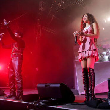 watch-zendaya’s-first-live-performance-in-over-7-years-during-labrinth’s-coachella-set