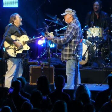 watch-neil-young-perform-with-stephen-stills-at-first-concert-in-4-years