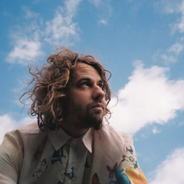 kevin-morby-announces-new-album,-shares-“this-is-a-photograph-ii”-and-“five-easy-pieces-revisited”