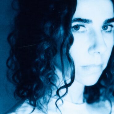 pj-harvey-returns-with-new-album-i-inside-the-old-year-dying,-shares-video-for-new-song:-watch