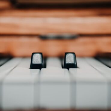 the-11-best-pianos-and-midi-controllers-with-weight-keys-for-performance-and-music-production