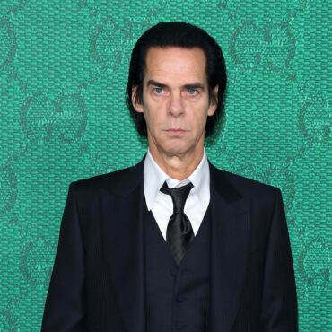 nick-cave-defends-accepting-invitation-to-king’s-coronation:-“i-am-not-a-monarchist”