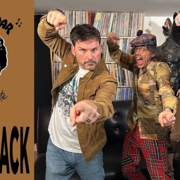 nickelback-tell-nardwuar-their-first-drummer-decided-to-quit-after-seeing-stabbing-westward’s-tour-bus