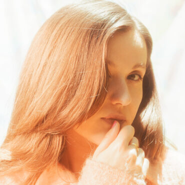 jessy-lanza-announces-new-album,-shares-video-for-new-song-“midnight-ontario”