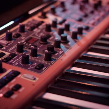 ten-great-synths-that-are-perfect-for-crafting-lush-pads-and-evolving-textures-in-music-production