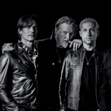 queens-of-the-stone-age-announce-new-album-in-times-new-roman…,-share-song:-listen