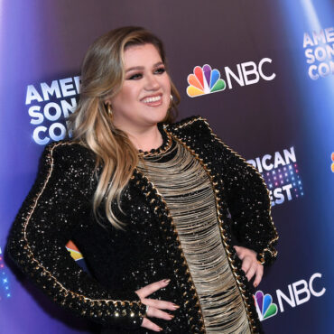 kelly-clarkson-responds-to-expose-alleging-toxic-working-environment-at-her-talk-show