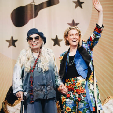 joni-mitchell-announces-live-album-at-newport-produced-by-brandi-carlile