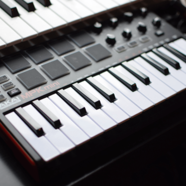 midi-keyboards-for-new-producers-on-a-budget:-our-top-2023-picks-regardless-of-your-operating-system