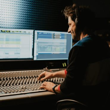 7-tips-for-keeping-your-music-production-focus-in-the-studio