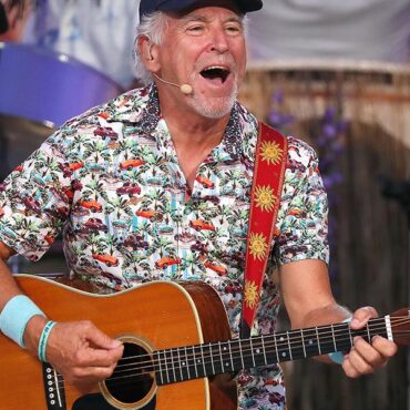 jimmy-buffett-sadly-rushed-to-hospital