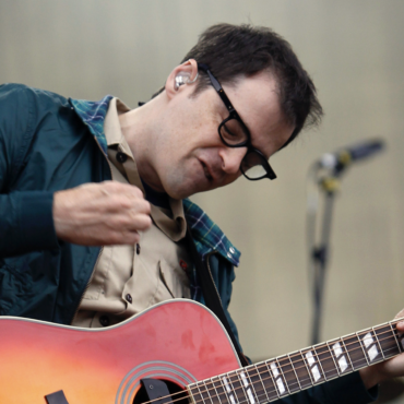 watch-weezer-perform-an-acoustic-set-at-writers’-strike-picket-line