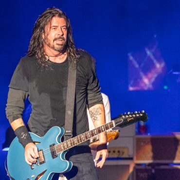 watch-foo-fighters-debut-new-songs-on-studio-livestream