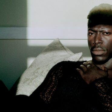 listen-to-moses-sumney’s-new-cover-of-“i’ll-be-seeing-you”