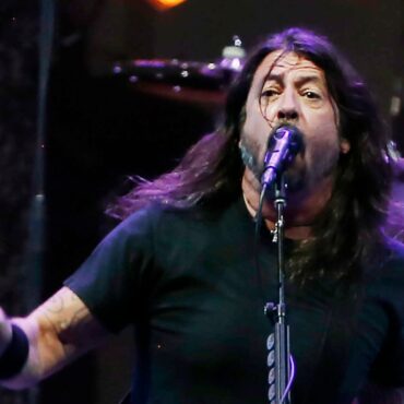 watch-foo-fighters’-video-for-new-song-“show-me-how”