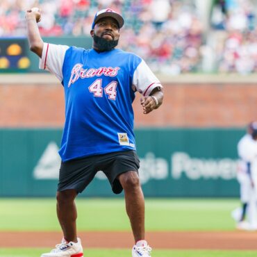 big-boi-throws-first-pitch-for-atlanta-braves’-outkast-night:-watch