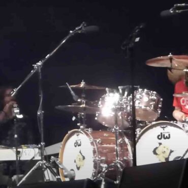 taylor-hawkins-son-joins-foo-fighters-in-video