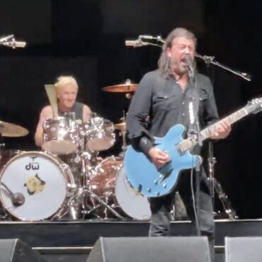 watch-foo-fighters-cover-nine-inch-nails’-“march-of-the-pigs”-at-sonic-temple