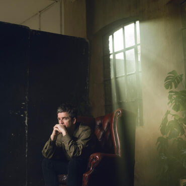 noel-gallagher’s-high-flying-birds-shares-“open-the-door,-see-what-you-find”-(feat.-johnny-marr)