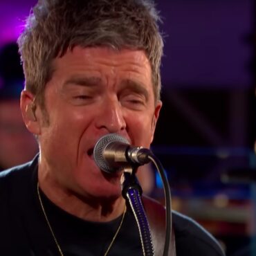 watch-noel-gallagher-cover-joy-division’s-“love-will-tear-us-apart”-with-the-bbc-concert-orchestra