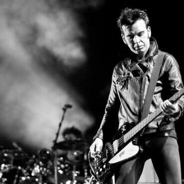 happy-birthday-simon-gallup-(cure)