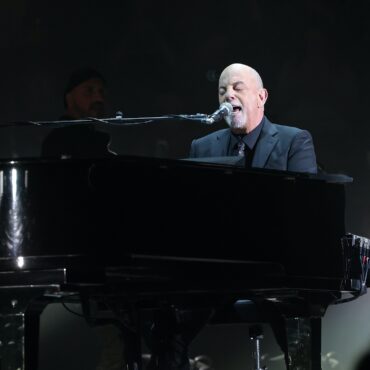 billy-joel-to-end-madison-square-garden-residency-after-100+-concerts