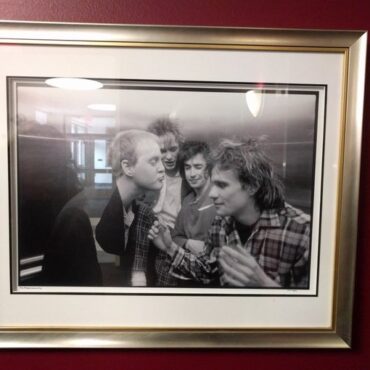 replacements-photos-removed-from-university-of-minnesota-building