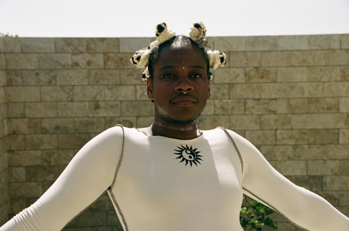 shamir-announces-new-album,-shares-video-for-new-song-“oversized-sweater”