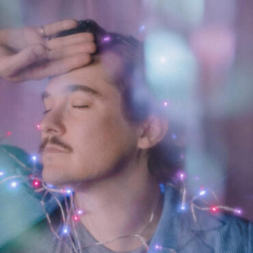 chris-farren-shares-video-for-new-song-“bluish”