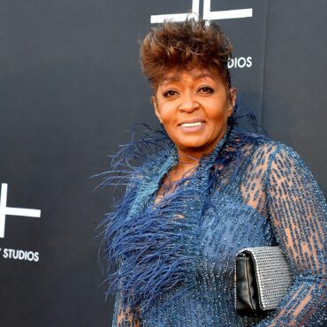 anita-baker-asks-babyface-to-tell-his-fans-to-stop-harassing-her