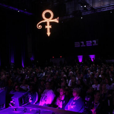 hear-two-previously-unreleased-prince-tracks-released-on-usb-keys-at-2023-paisley-park-celebration