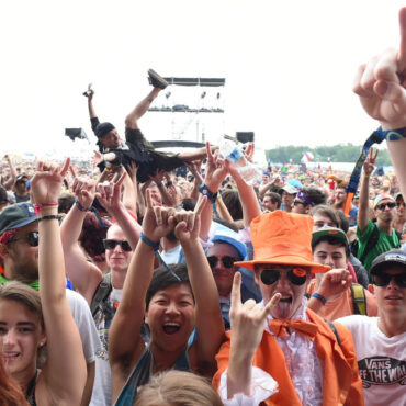 bonnaroo-attendees-are-making-accidental-911-calls-with-iphone’s-crash-feature