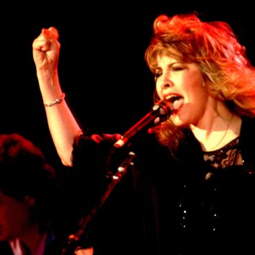 stevie-nicks-announces-new-vinyl-box-set-complete-studio-albums-&-rarities