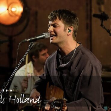 watch-fontaines-dc.’s-grian-chatten-make-his-solo-debut-on-later…-with-jools-holland