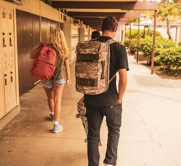 dakine-launches-the-2023-mission-street-pack:-the-ultimate-fusion-of-style-and-function-for-back-to-school-season