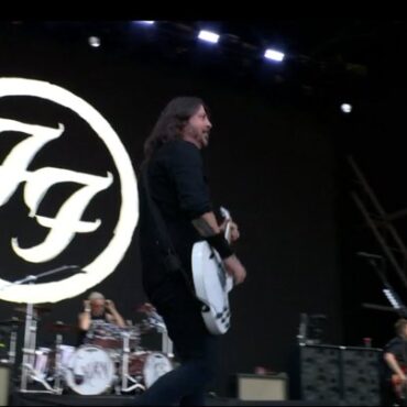 foo-fighters-play-surprise-glastonbury-set-as-the-churnups