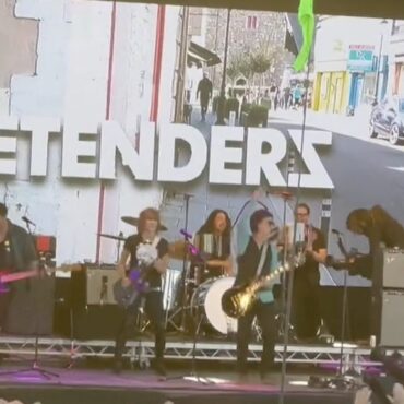 johnny-marr-&-dave-grohl-join-the-pretenders-at-glastonbury