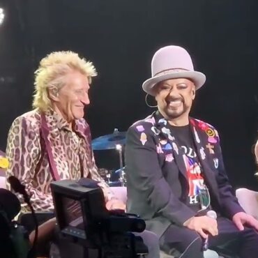 watch-rod-stewart-&-boy-george-sing-“the-killing-of-georgie”-at-joint-tour-opener