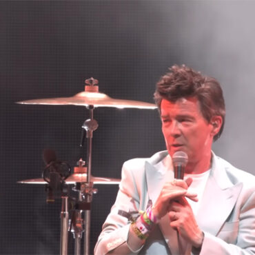 glastonbury-got-rickrolled:-rick-astley-performed-a-smiths-covers-set-with-blossoms