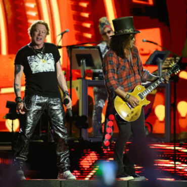 guns-n’-roses-get-in-the-ring-with-critics-of-their-glastonbury-performance