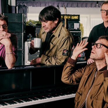 watch-blur’s-video-for-new-song-“st.-charles-square”