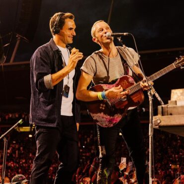 watch-roger-federer-join-coldplay-in-zurich