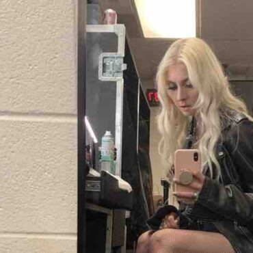 taylor-momsen-gets-sweaty-in-workout-photos