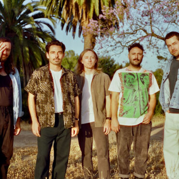 local-natives-–-stream-the-new-album-“time-will-wait-for-no-one”