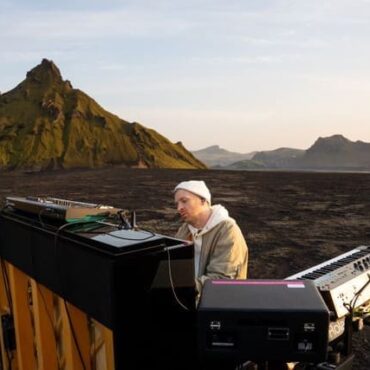 olafur-arnalds-and-cercle-deliver-unforgettable-performance-in-iceland's-remote-wilderness;-arnalds-renews-contract-with-mercury-kx