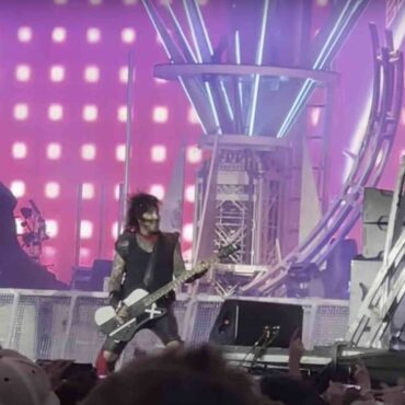 motley-crue-member-‘faked’-performance-for-def-leppard?