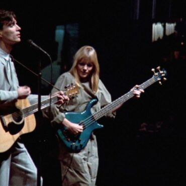 hear-“cities”-off-talking-heads’-upcoming-expanded-reissue-of-“stop-making-sense”