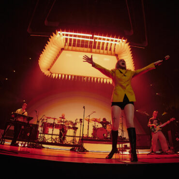 watch-paramore’s-hayley-williams-sing-beyonce-in-houston