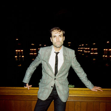 andrew-bird-announces-new-album,-shares-video-for-new-song-“mo-teef”